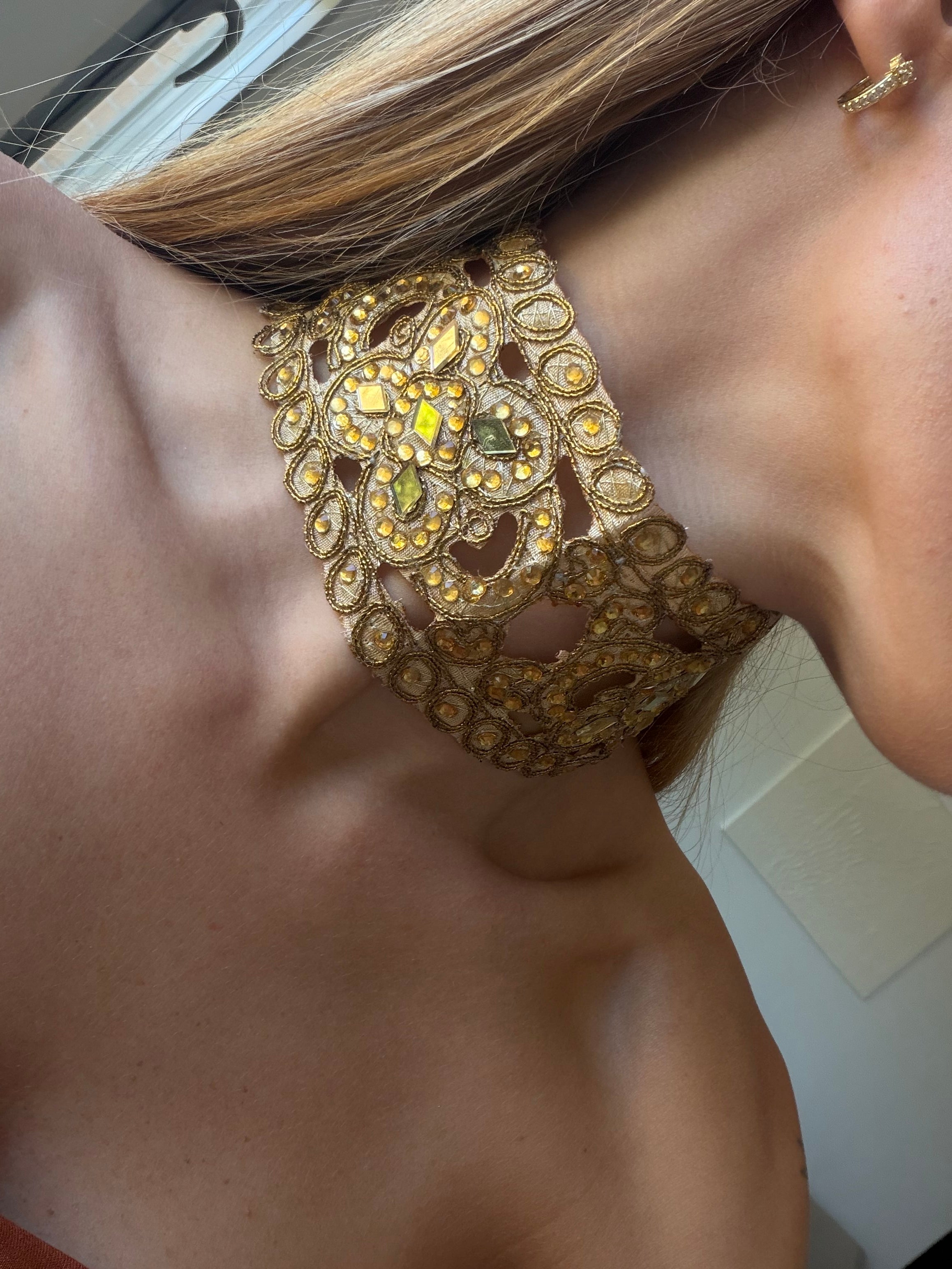 CHOKER DORADO